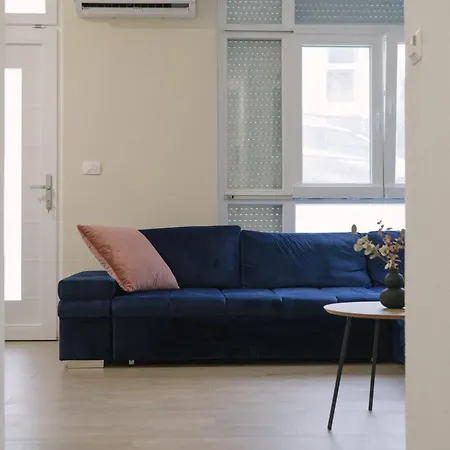 Studio Apartman Plautila 公寓